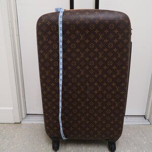Louis Vuitton Monogram medium size travel bag